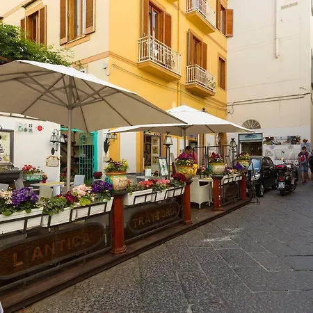 Suite Home Sorrento Feriehus